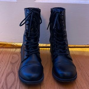 Womens size 5 combat black boots